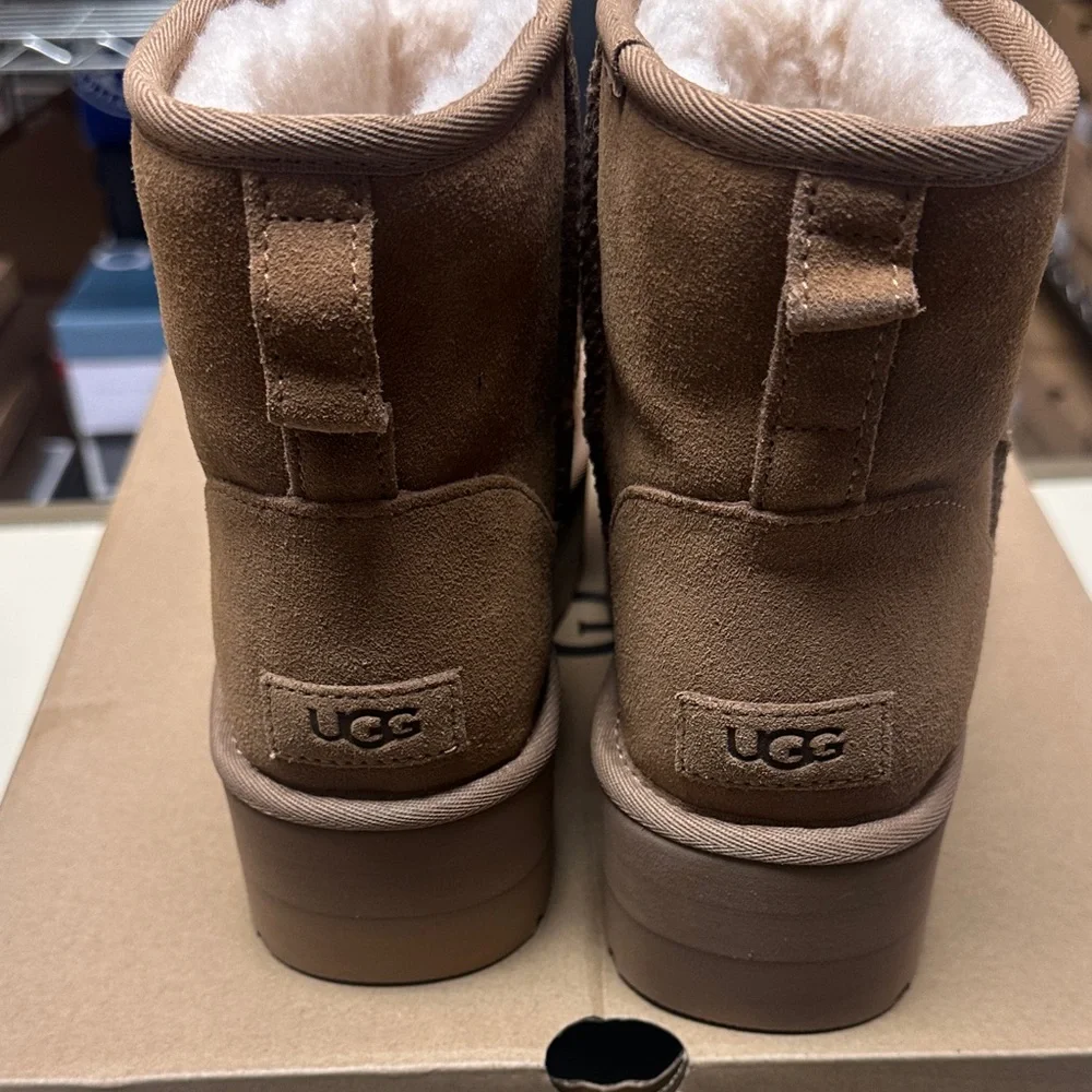 LAST ONE!!!Ugg Women’s Classic Mini Platform Chestnut Suede Shearling Ankle Boot